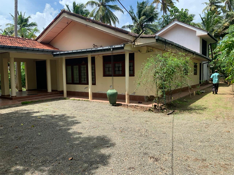 Colonial House for Rent or Lease at Polhena Matara | Lanka E Marketing